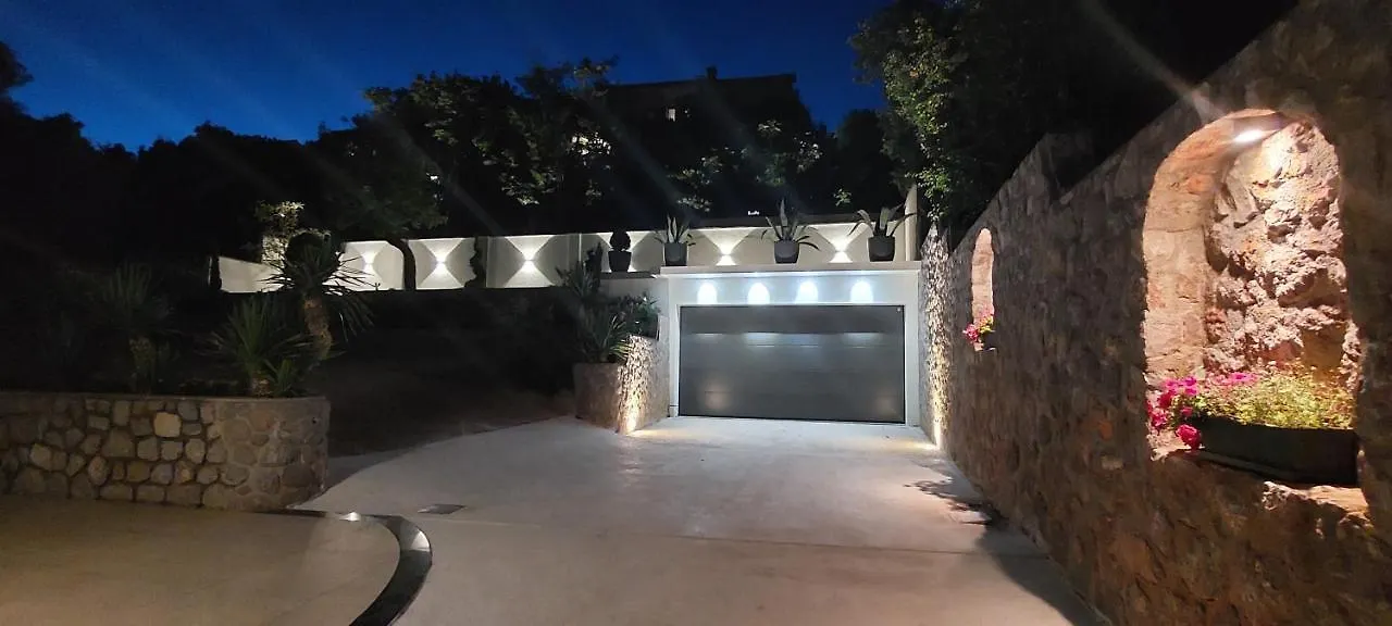 Villa Pintar Повиле 4*,  Хорватия